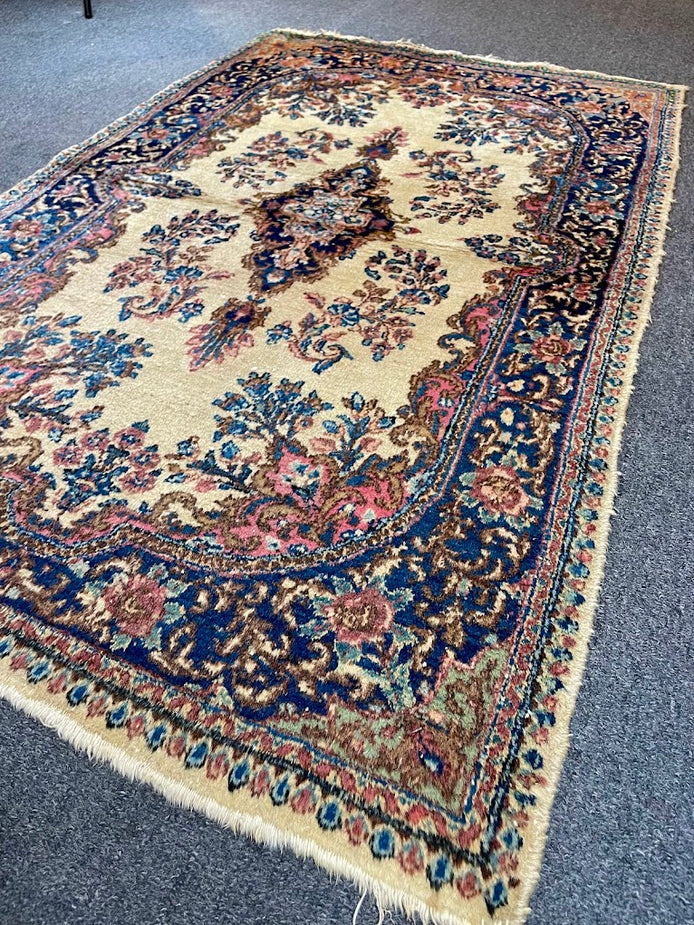 Floral Caucasian 2'11 x 4'8