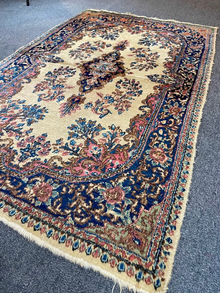 Floral Caucasian 2'11 x 4'8