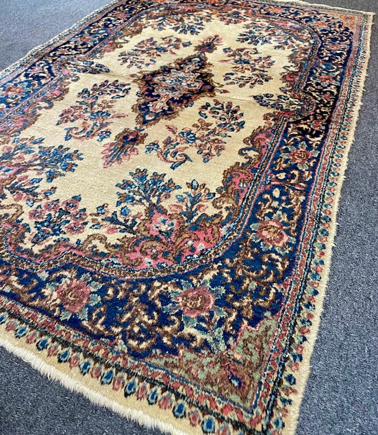 Floral Caucasian 2'11 x 4'8