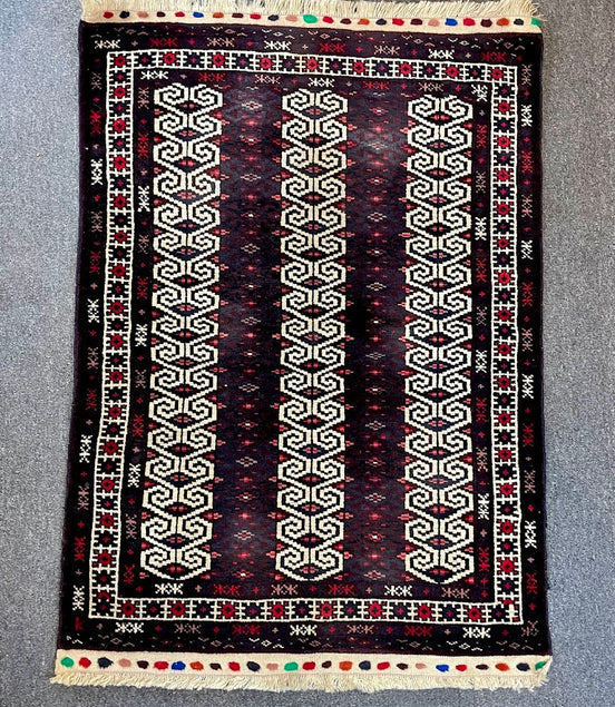 Yamut 2'9 x 3'10