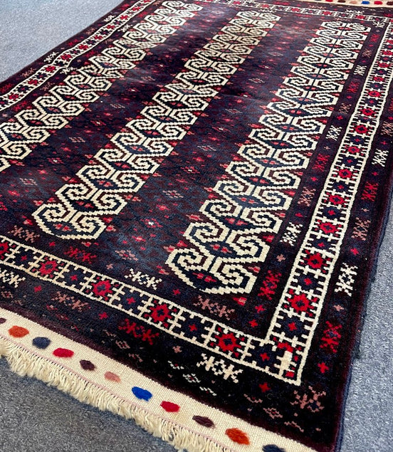 Yamut 2'9 x 3'10
