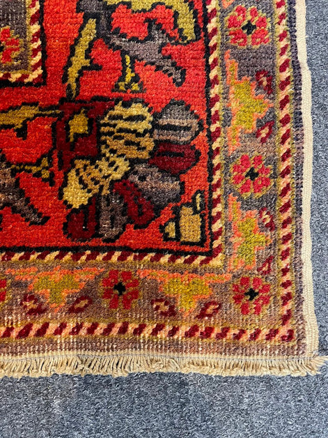 Antique Turkish Gurumbuz 4'10 x 7'7
