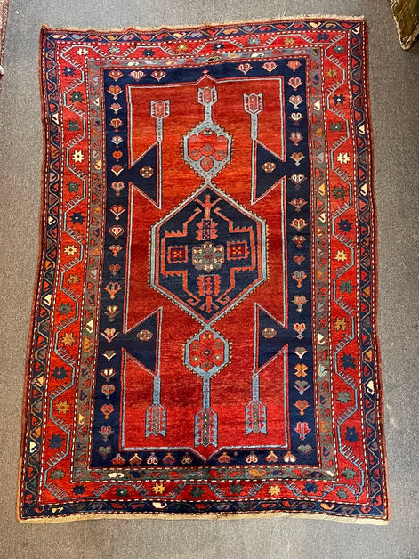 Caucasian Kuba 5'9 x 8'10