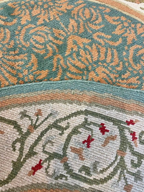 Tibetan Floral 5'9 Round