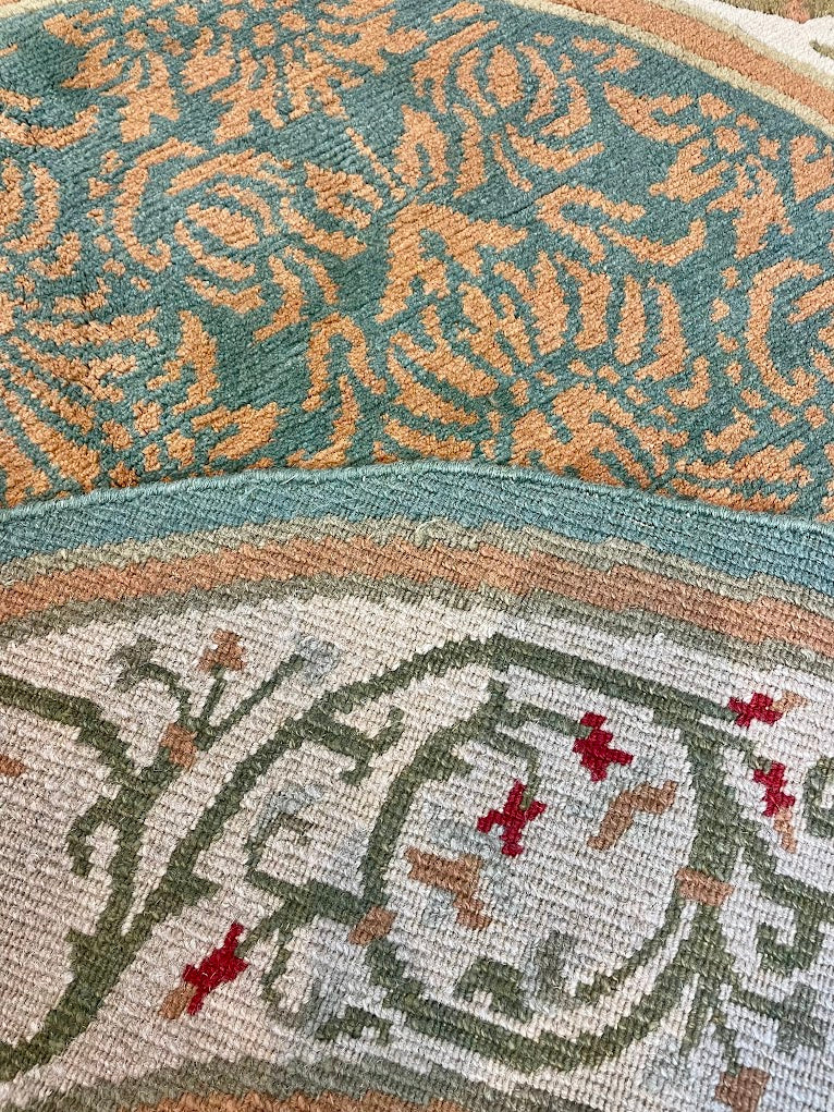 Tibetan Floral 5'9 Round