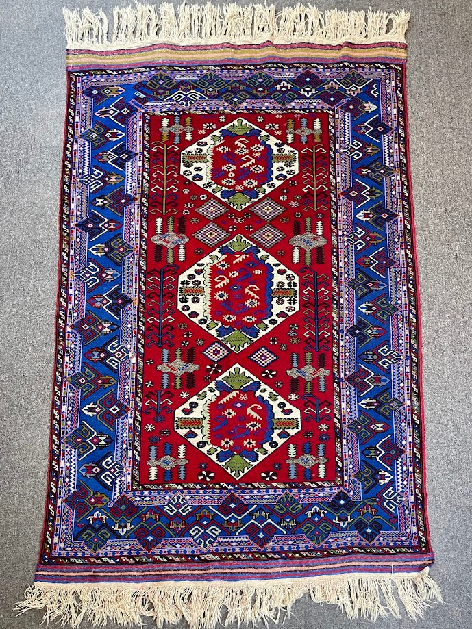 Caucasian Geometric 4'2 x 6'6