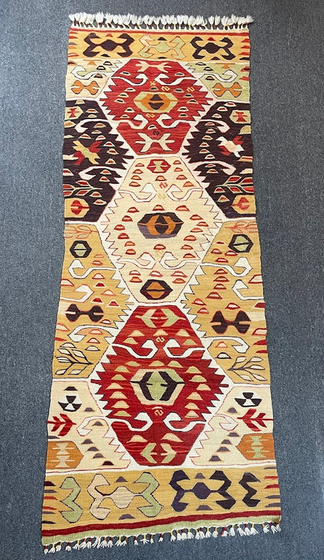 Turkish Nuzumlu Kilim 2'4 x 6'5