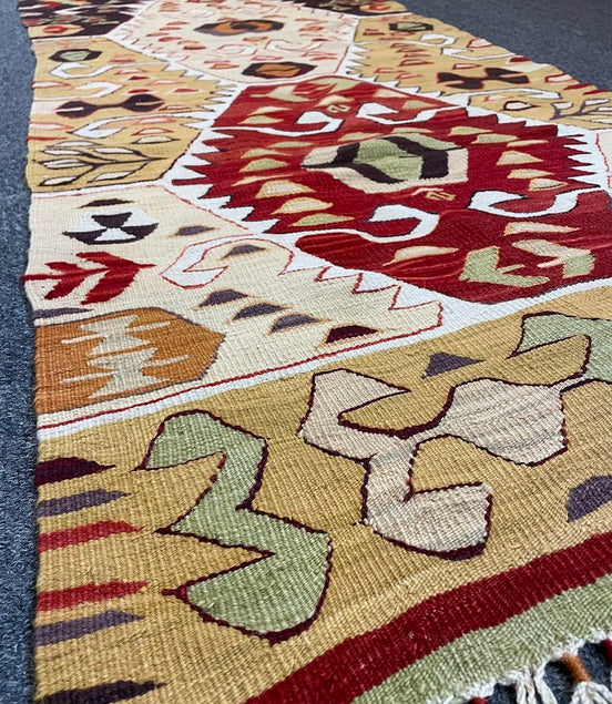 Turkish Nuzumlu Kilim 2'4 x 6'5