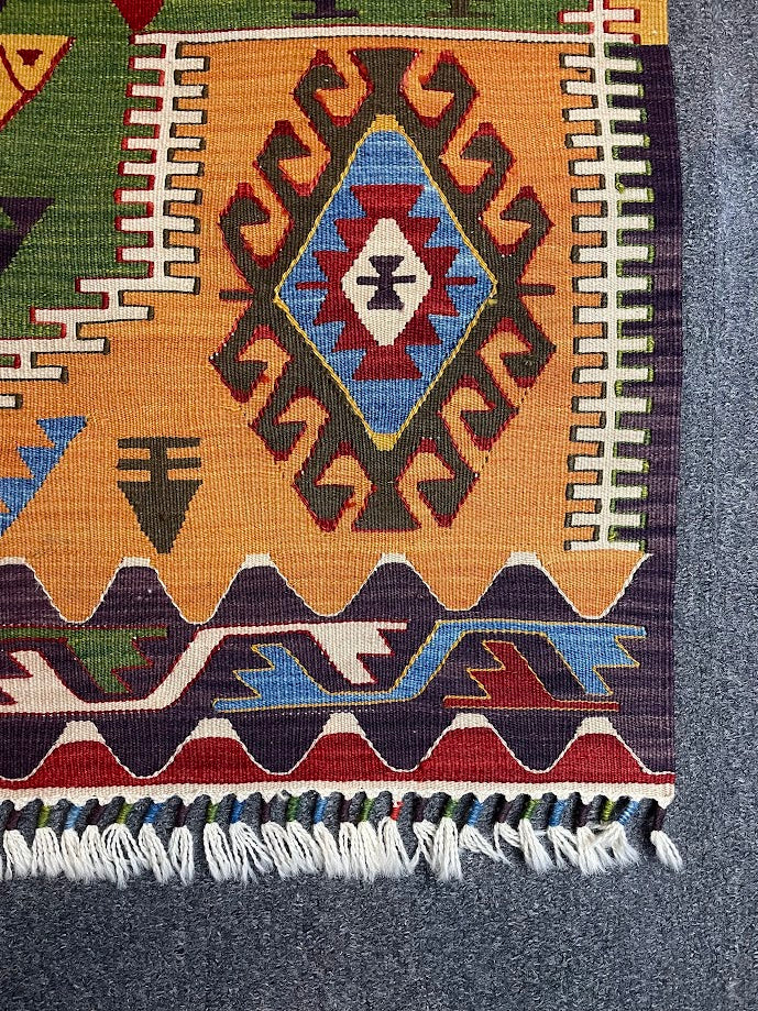 Turkish Nuzumlu 4'1 x 6'7