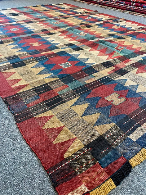 Caucasian Sofra 4'6 x 6'5