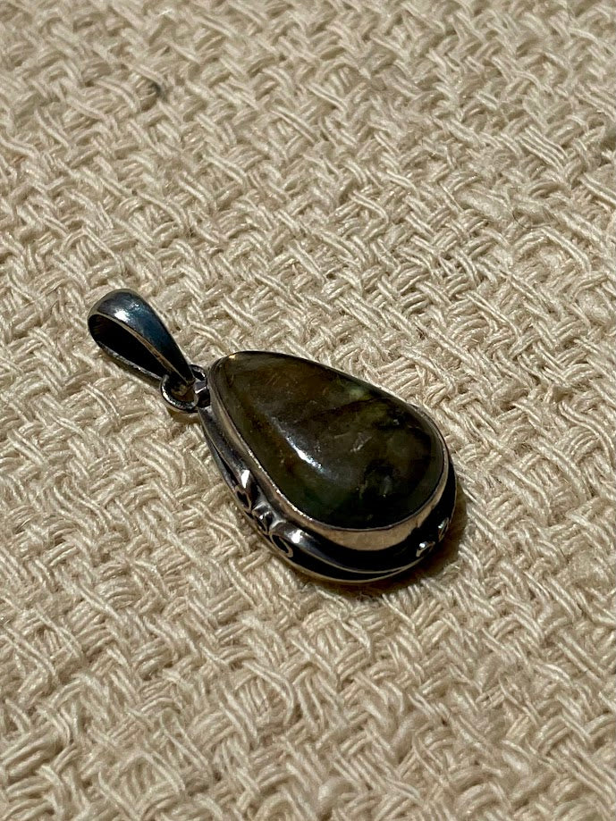 Labradorite Silver Pendant