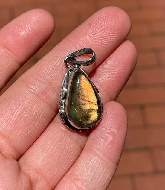 Labradorite Silver Pendant