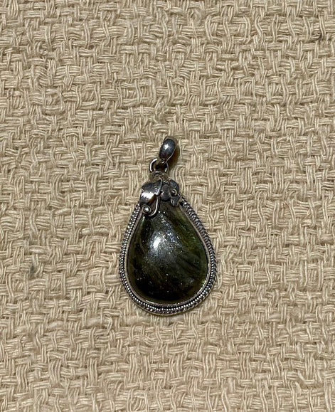 Labradorite Silver Pendant