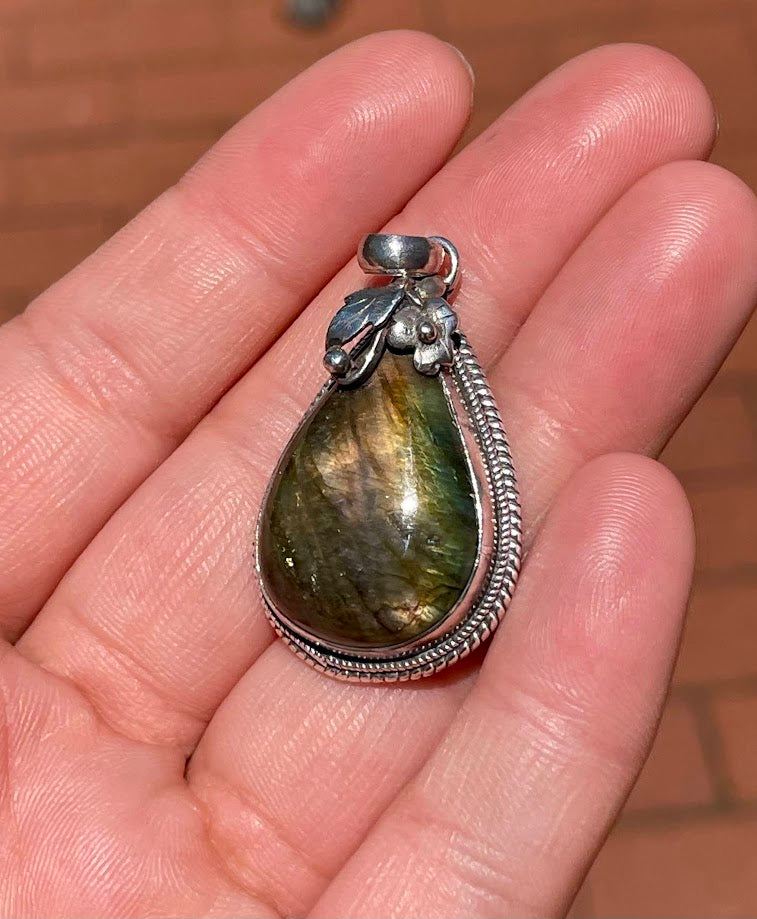 Labradorite Silver Pendant