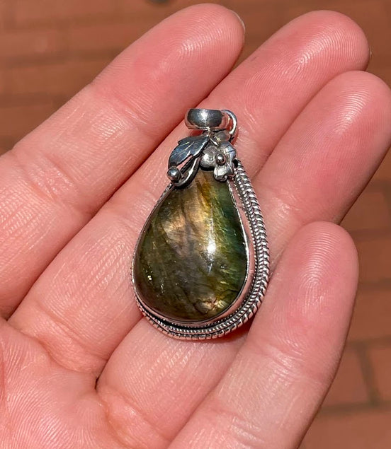 Labradorite Silver Pendant