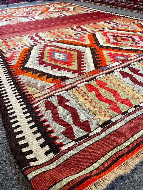 Turkish Balikesir Karakesili Kilim 5'6 x 8'3