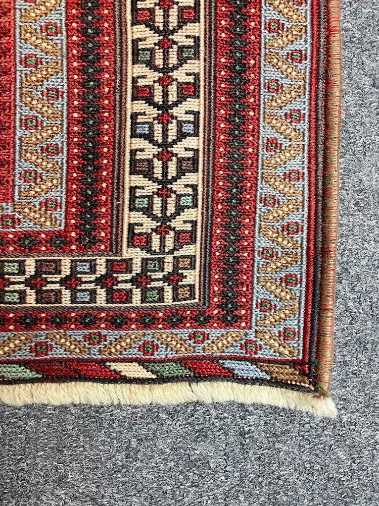 Iranian Sumak 4'10 x 6'7