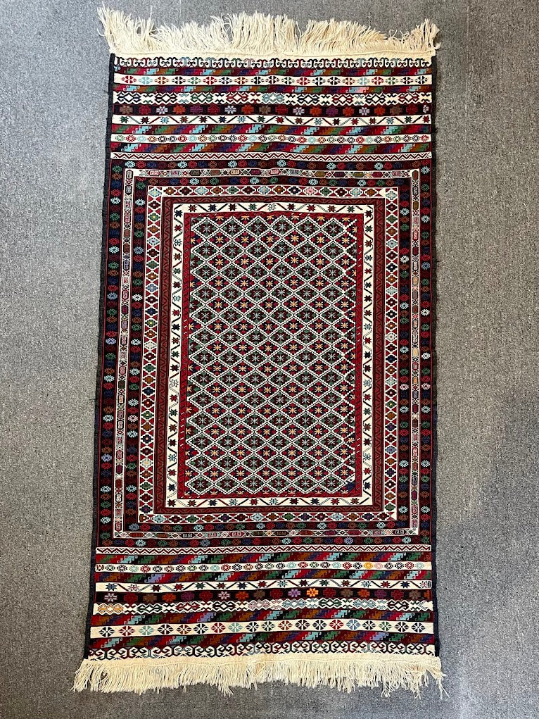 Maliki Sumak 3'3 x 5'9