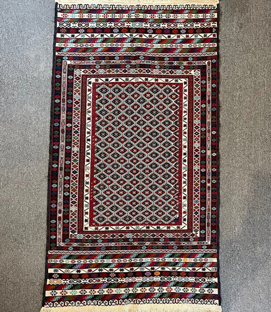 Maliki Sumak 3'3 x 5'9