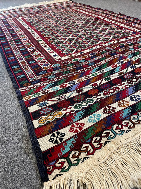 Maliki Sumak 3'3 x 5'9