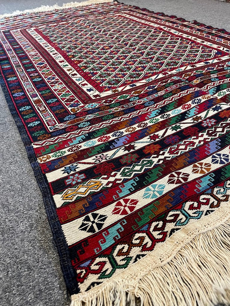 Maliki Sumak 3'3 x 5'9