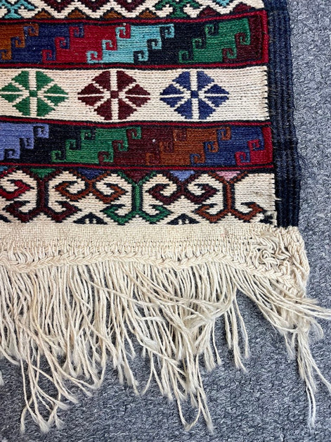 Maliki Sumak 3'3 x 5'9