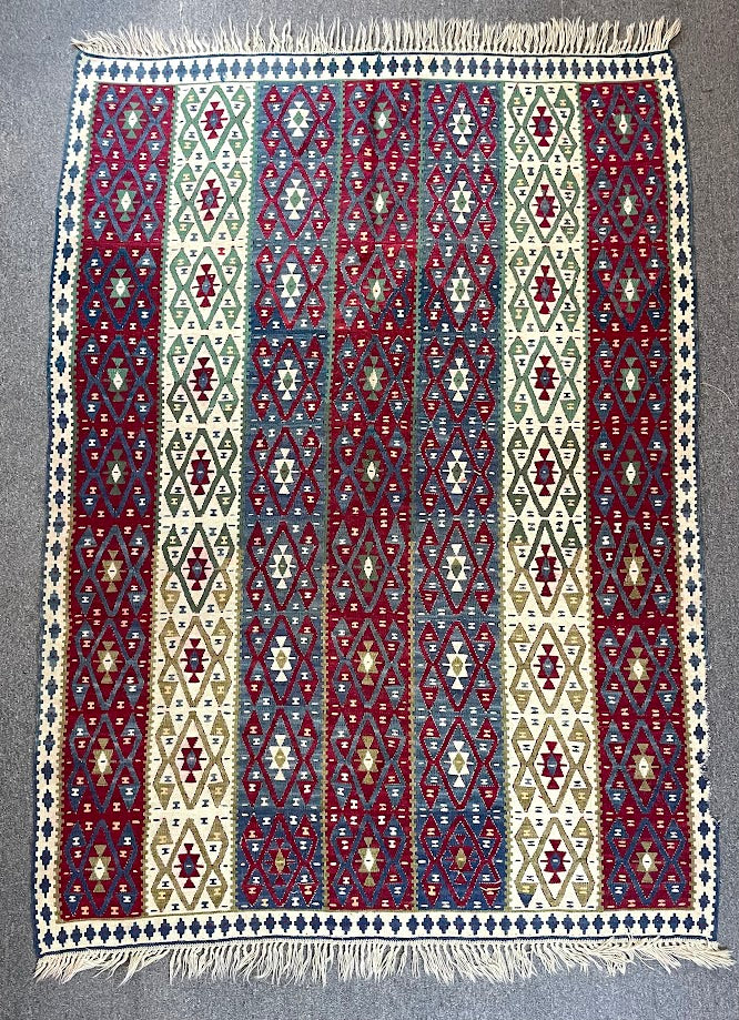 Turkish Geometric 5'0 x 6'10