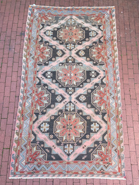 Caucasian Sumak 5'10 x 11'4